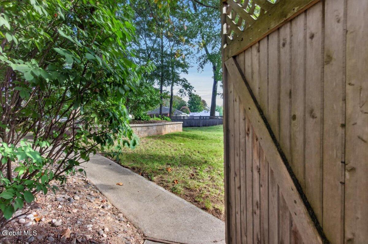 8 Winifred Drive Colonie NY 12205
