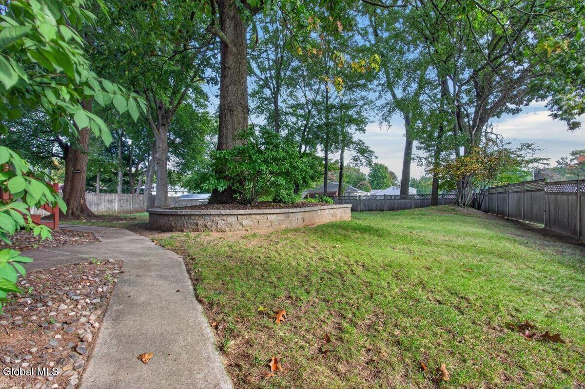 8 Winifred Drive Colonie NY 12205