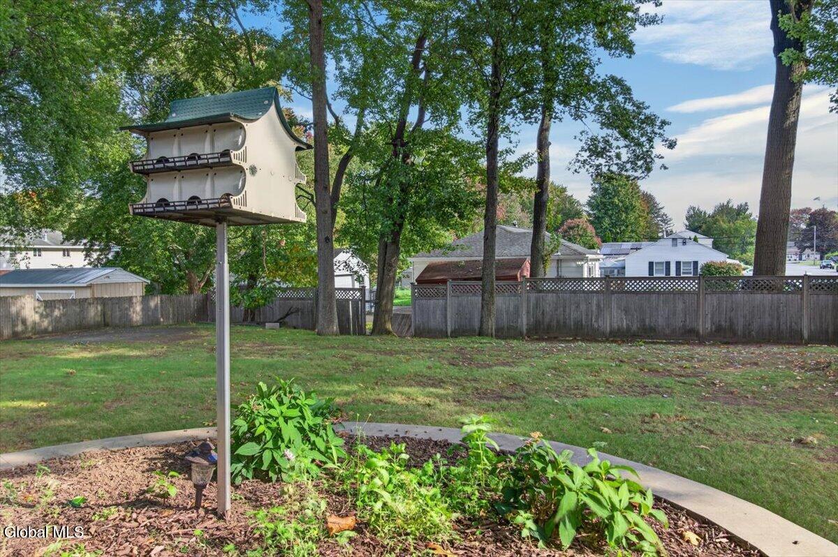 8 Winifred Drive Colonie NY 12205