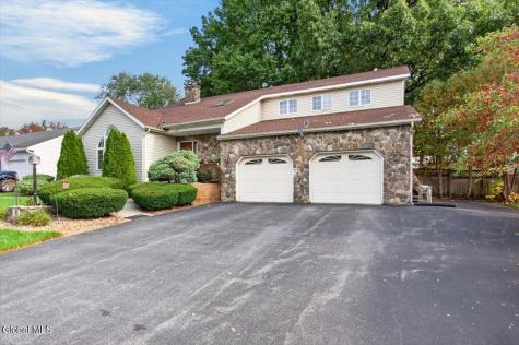 8 Winifred Drive Colonie NY 12205