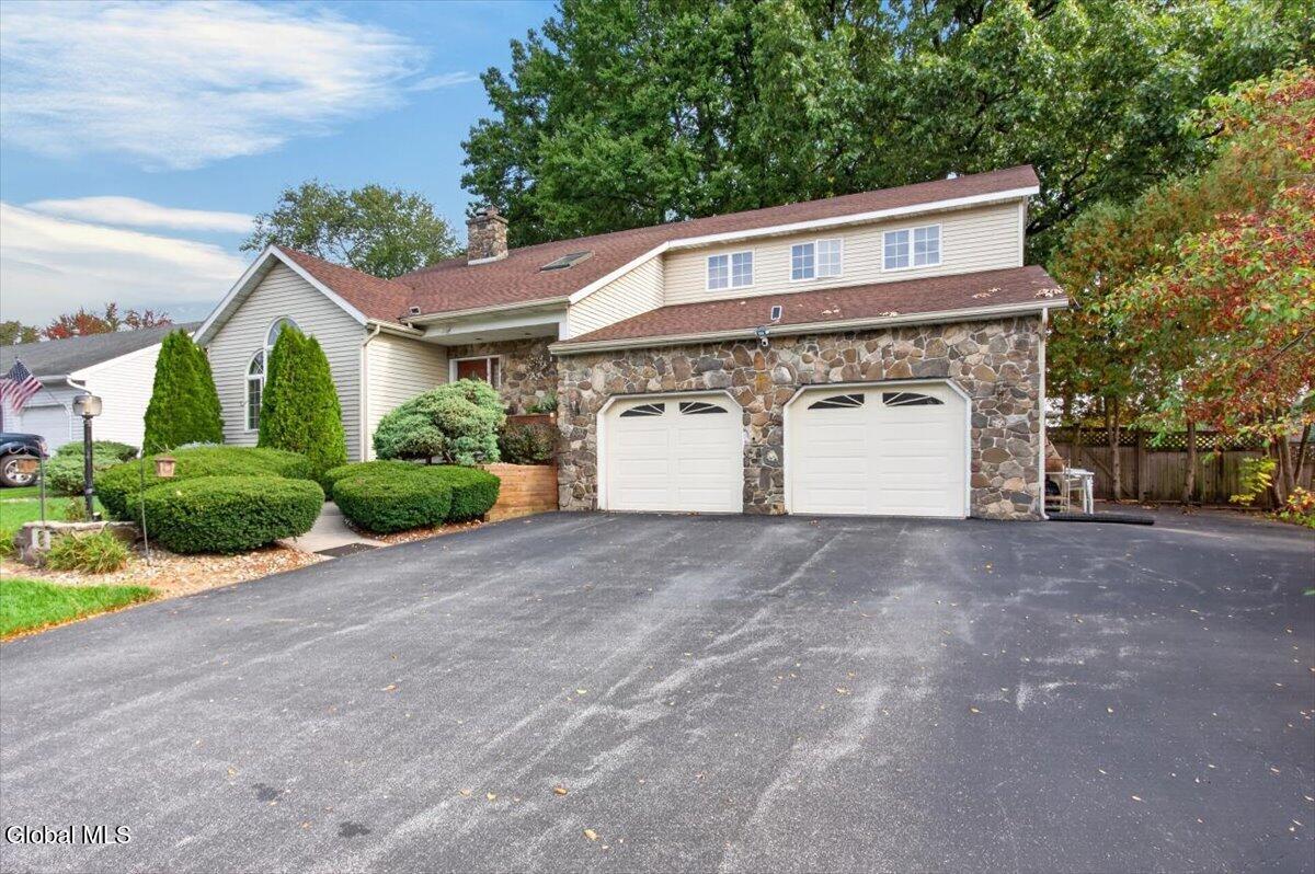 8 Winifred Drive Colonie NY 12205