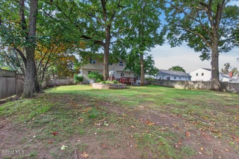 8 Winifred Drive Colonie NY 12205
