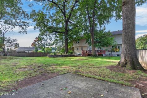 8 Winifred Drive Colonie NY 12205