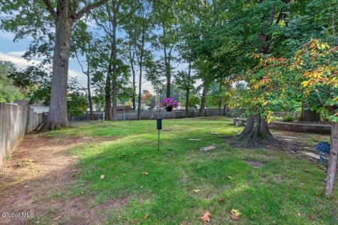 8 Winifred Drive Colonie NY 12205
