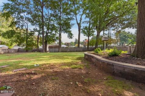 8 Winifred Drive Colonie NY 12205