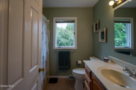 31 Crestwood Lane Delmar NY 12054