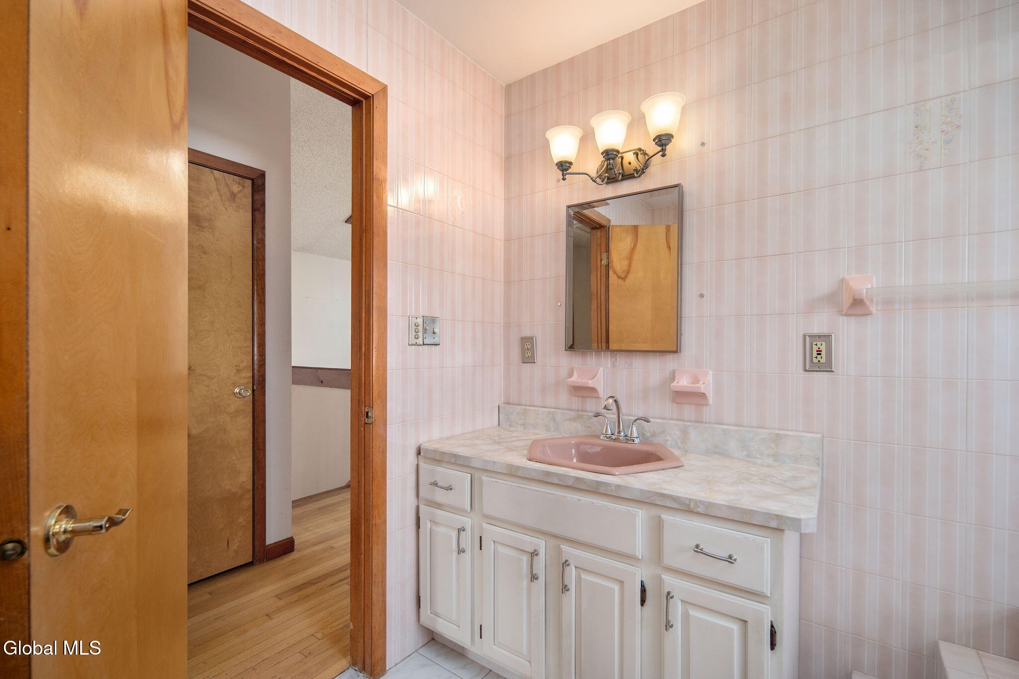 30 Ivaloo Avenue Albany NY 12203
