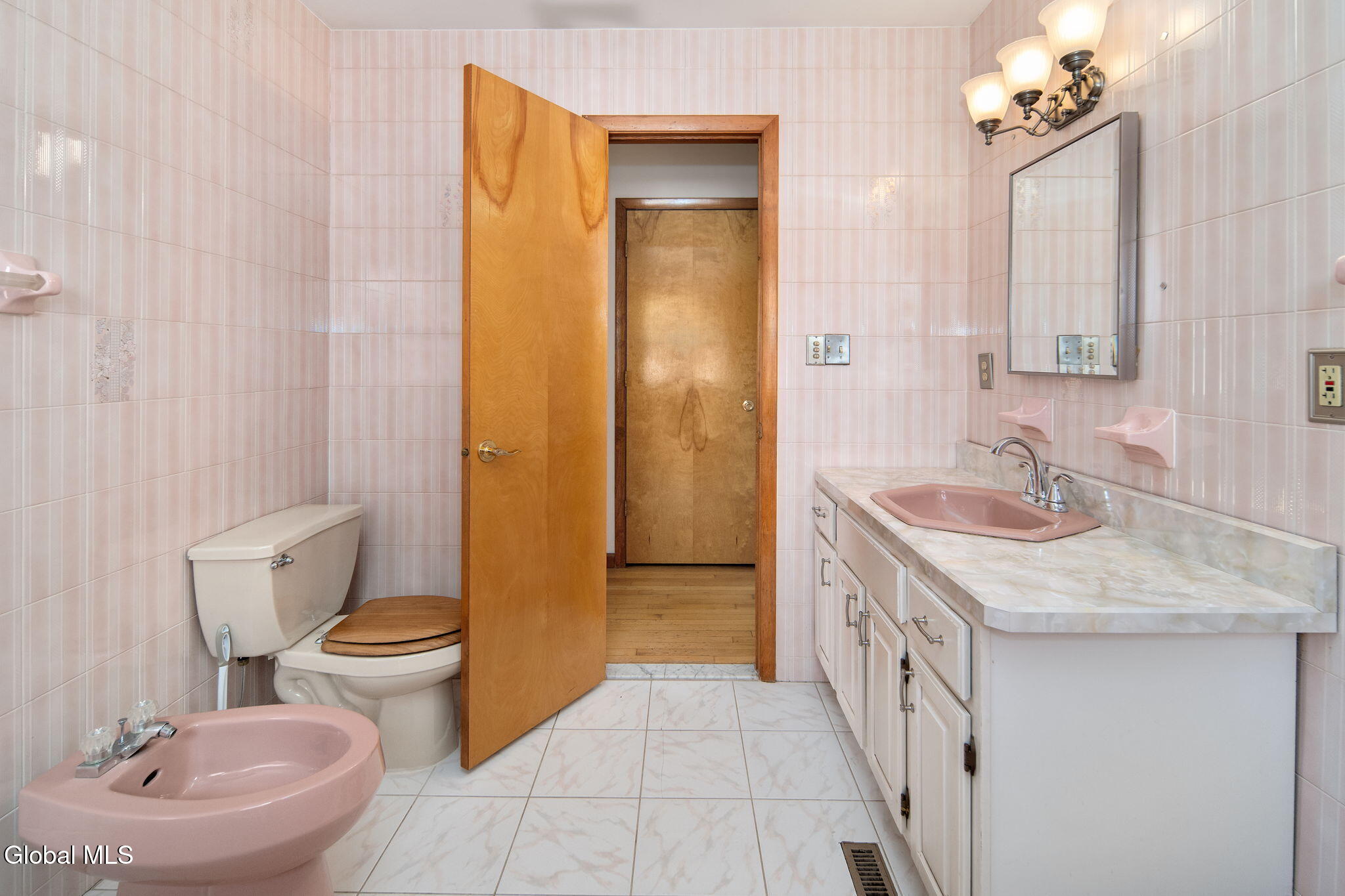 30 Ivaloo Avenue Albany NY 12203