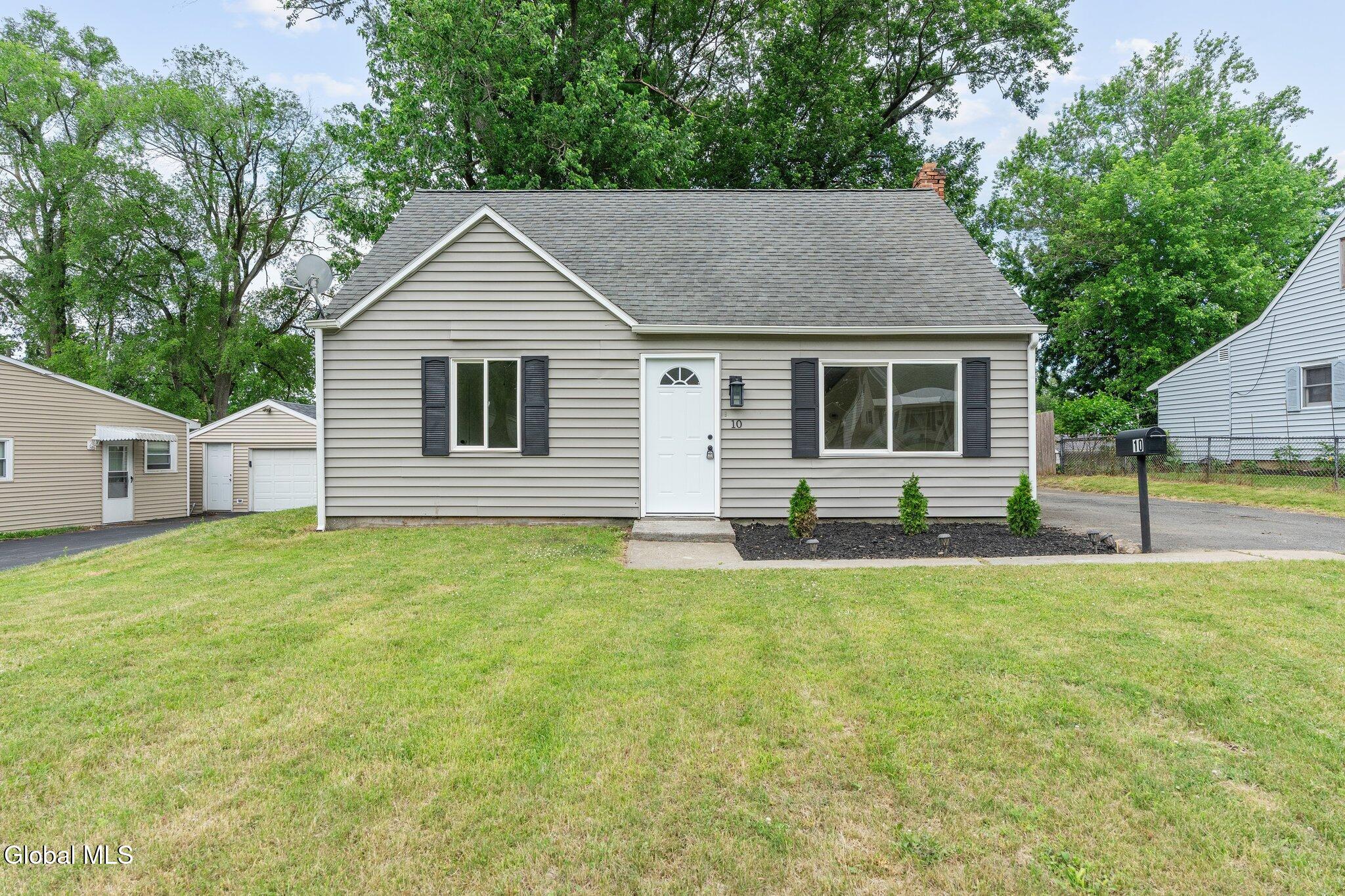10 Perry Avenue Colonie NY 12110