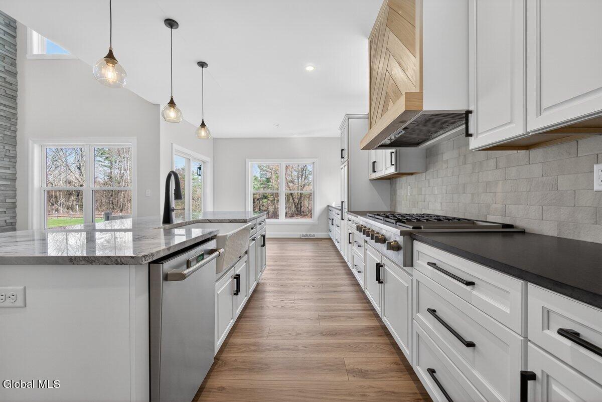 279 Bender Lane Glenmont NY 12077
