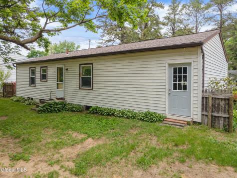 2736 Maida Lane Schenectady NY 12306