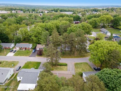 2736 Maida Lane Schenectady NY 12306
