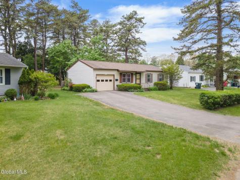 2736 Maida Lane Schenectady NY 12306