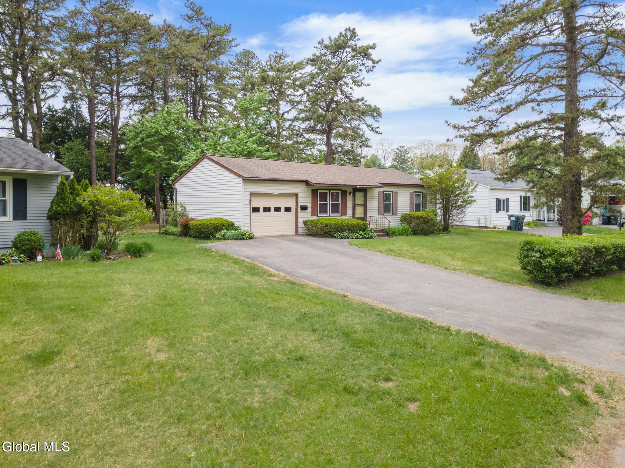 2736 Maida Lane Schenectady NY 12306