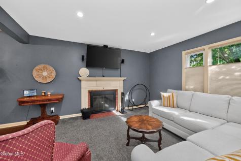 42 Buckingham Drive Albany NY 12208