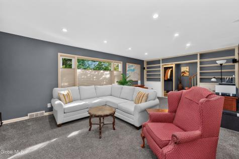 42 Buckingham Drive Albany NY 12208