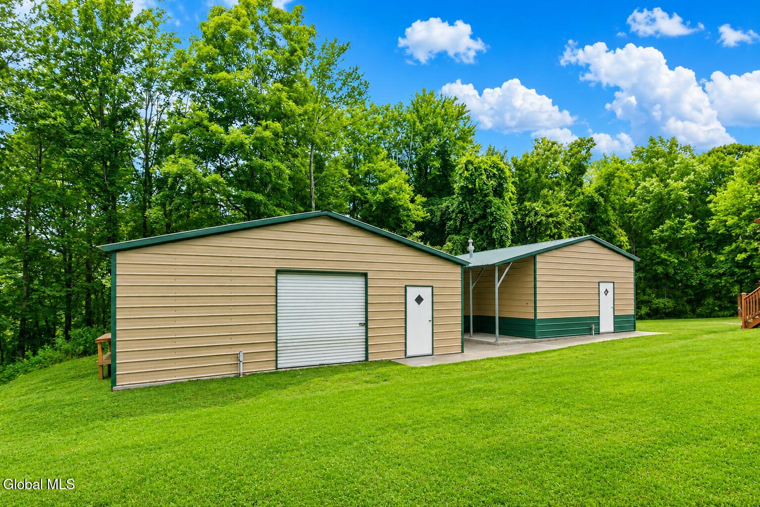 303 N Pole Road Melrose NY 12121