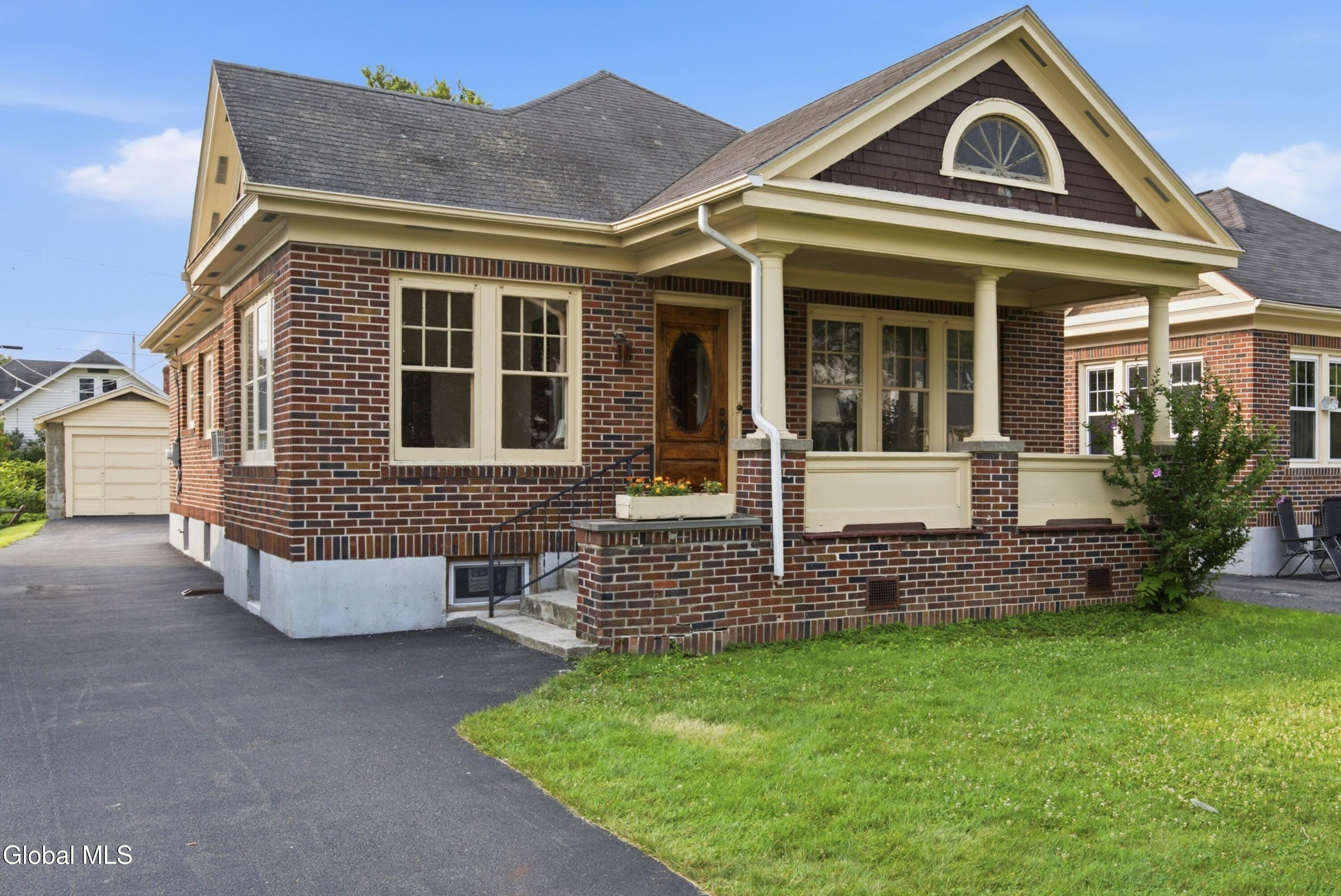 79 Edgecomb Street Albany NY 12209