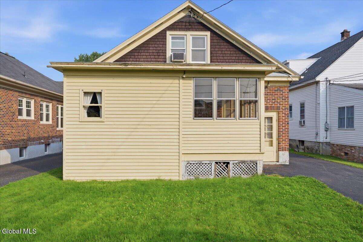79 Edgecomb Street Albany NY 12209
