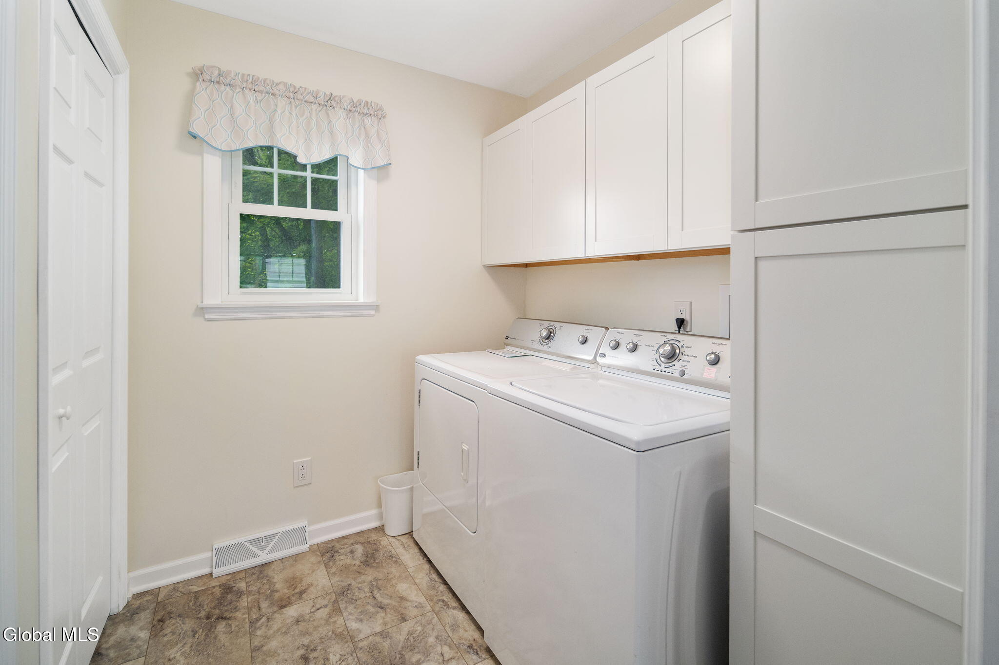 15 Oakland Avenue Amsterdam NY 12010