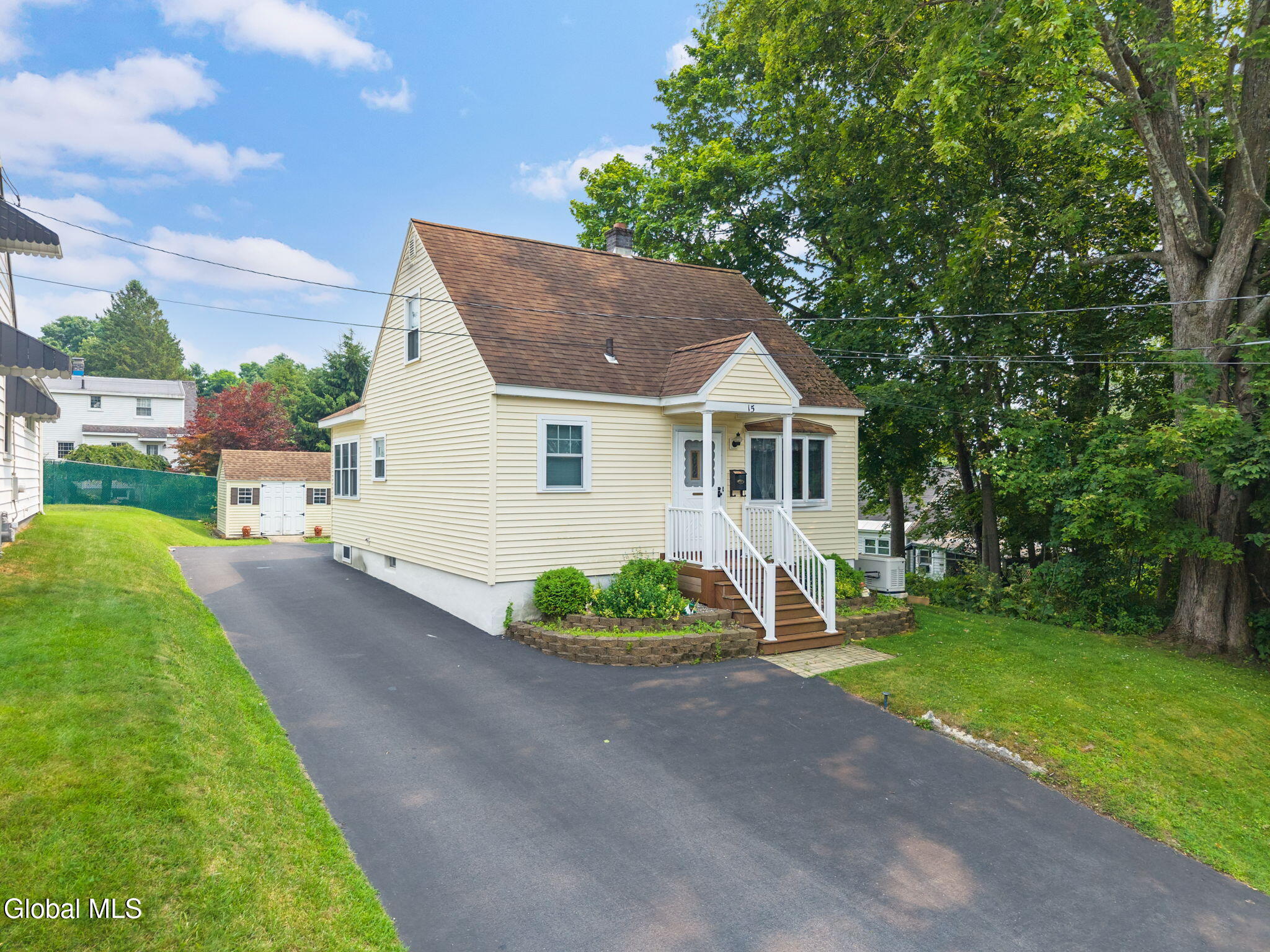 15 Oakland Avenue Amsterdam NY 12010