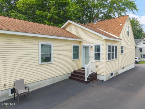 15 Oakland Avenue Amsterdam NY 12010