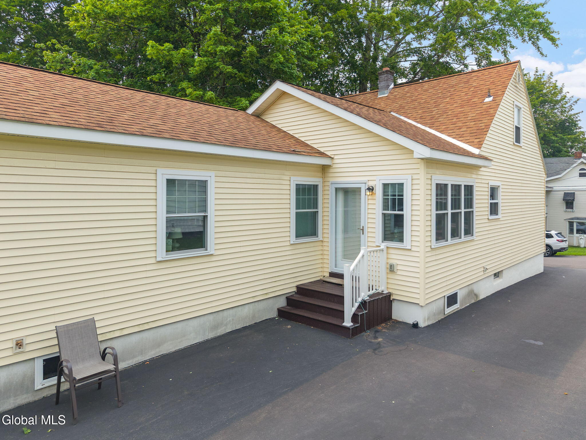 15 Oakland Avenue Amsterdam NY 12010