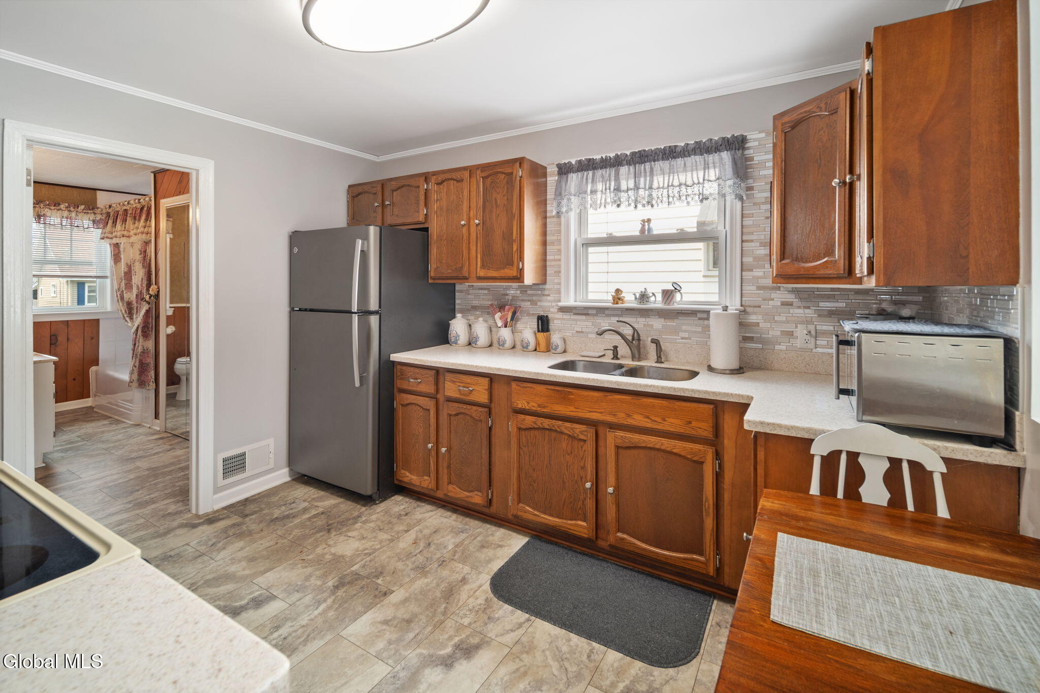 15 Oakland Avenue Amsterdam NY 12010