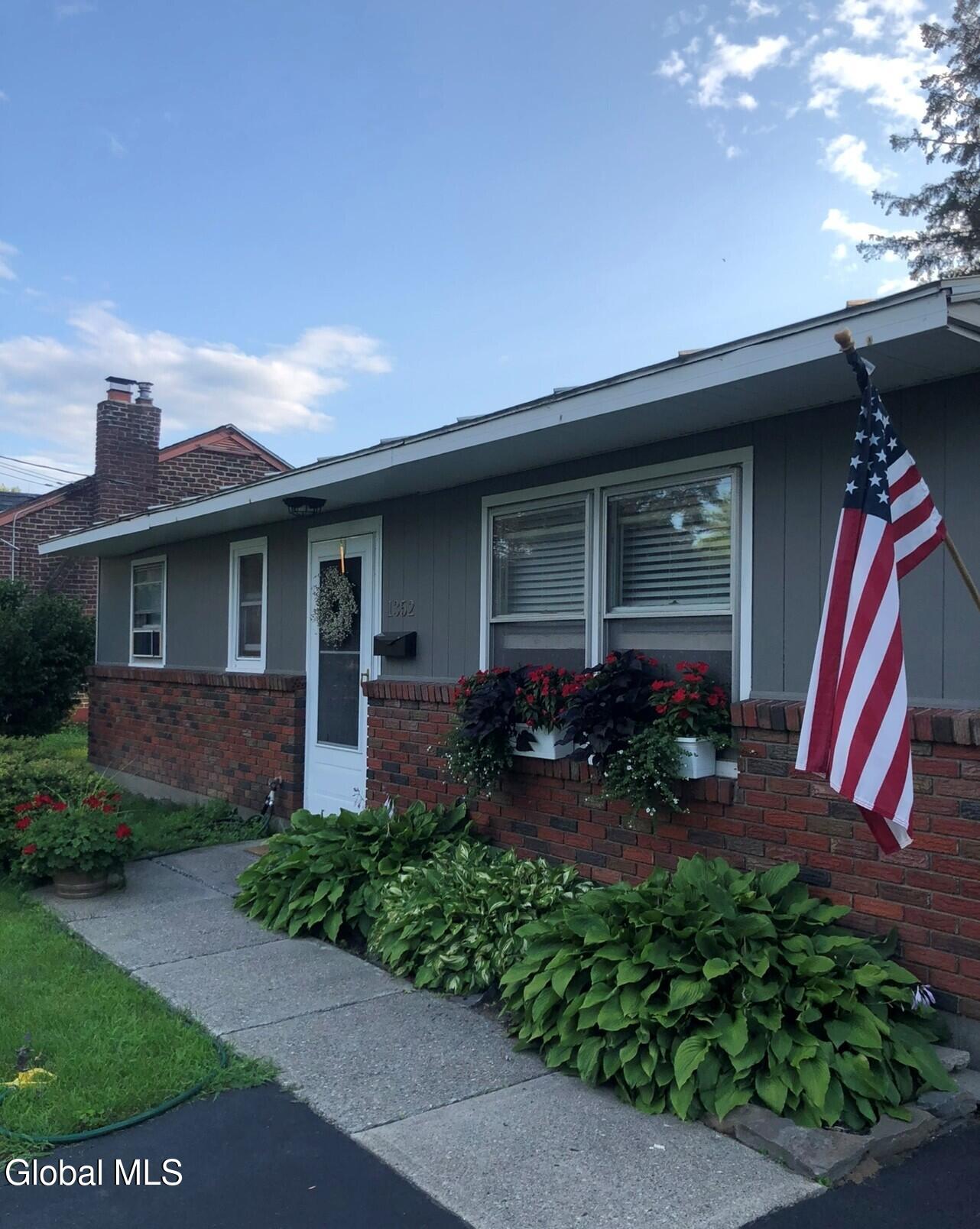 1352 Lawn Avenue Schenectady NY 12306