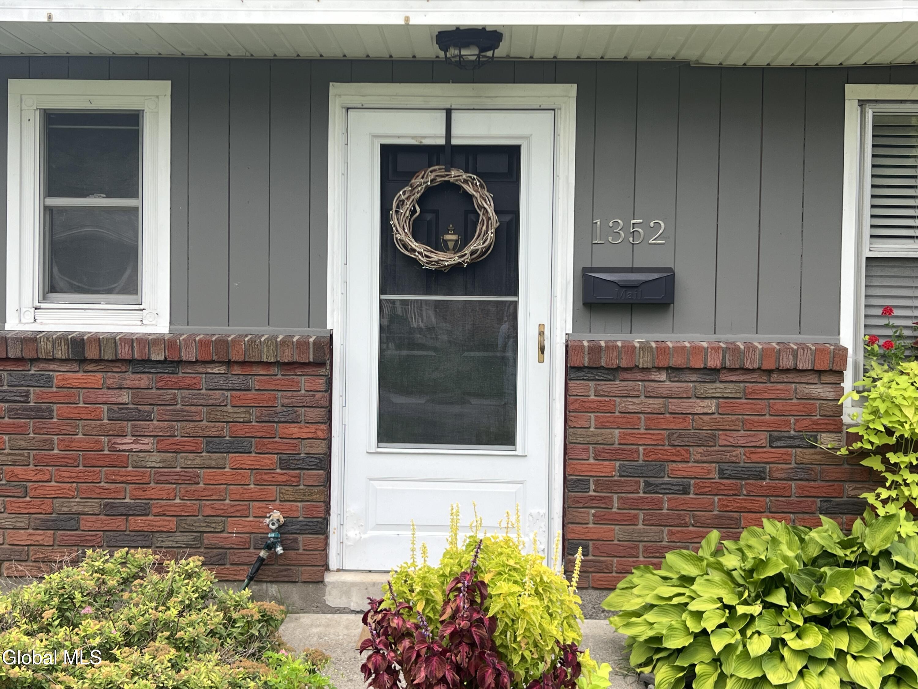 1352 Lawn Avenue Schenectady NY 12306