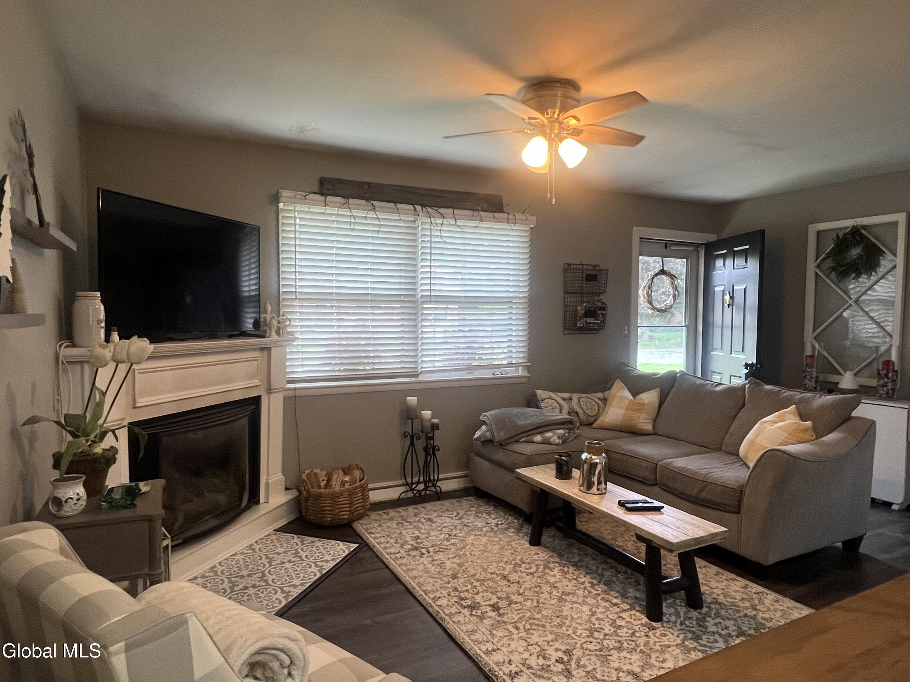1352 Lawn Avenue Schenectady NY 12306