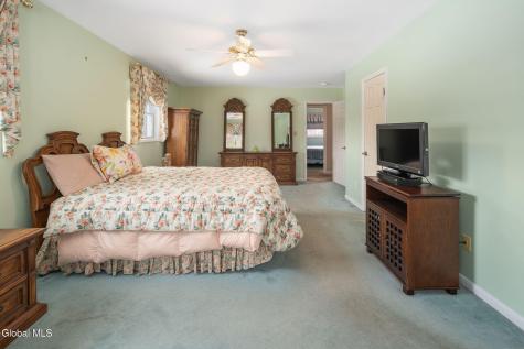 751 Carlton Road Clifton Park NY 12065