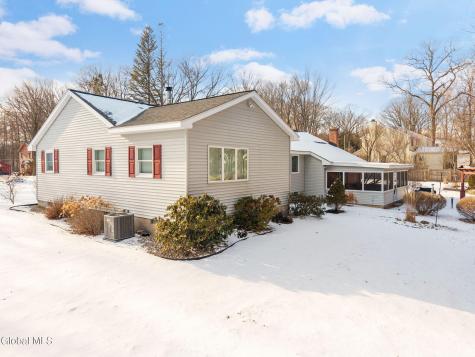 751 Carlton Road Clifton Park NY 12065