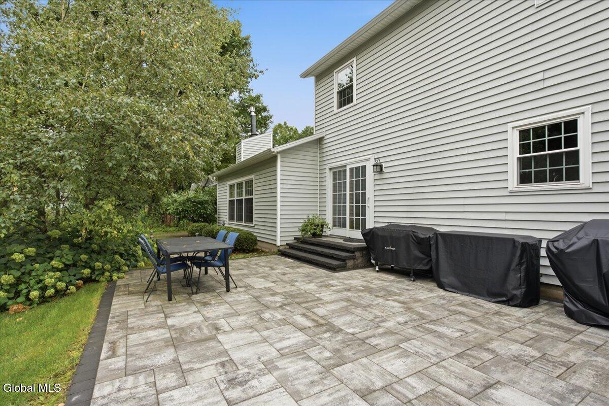 11 Tudor Street Clifton Park NY 12065