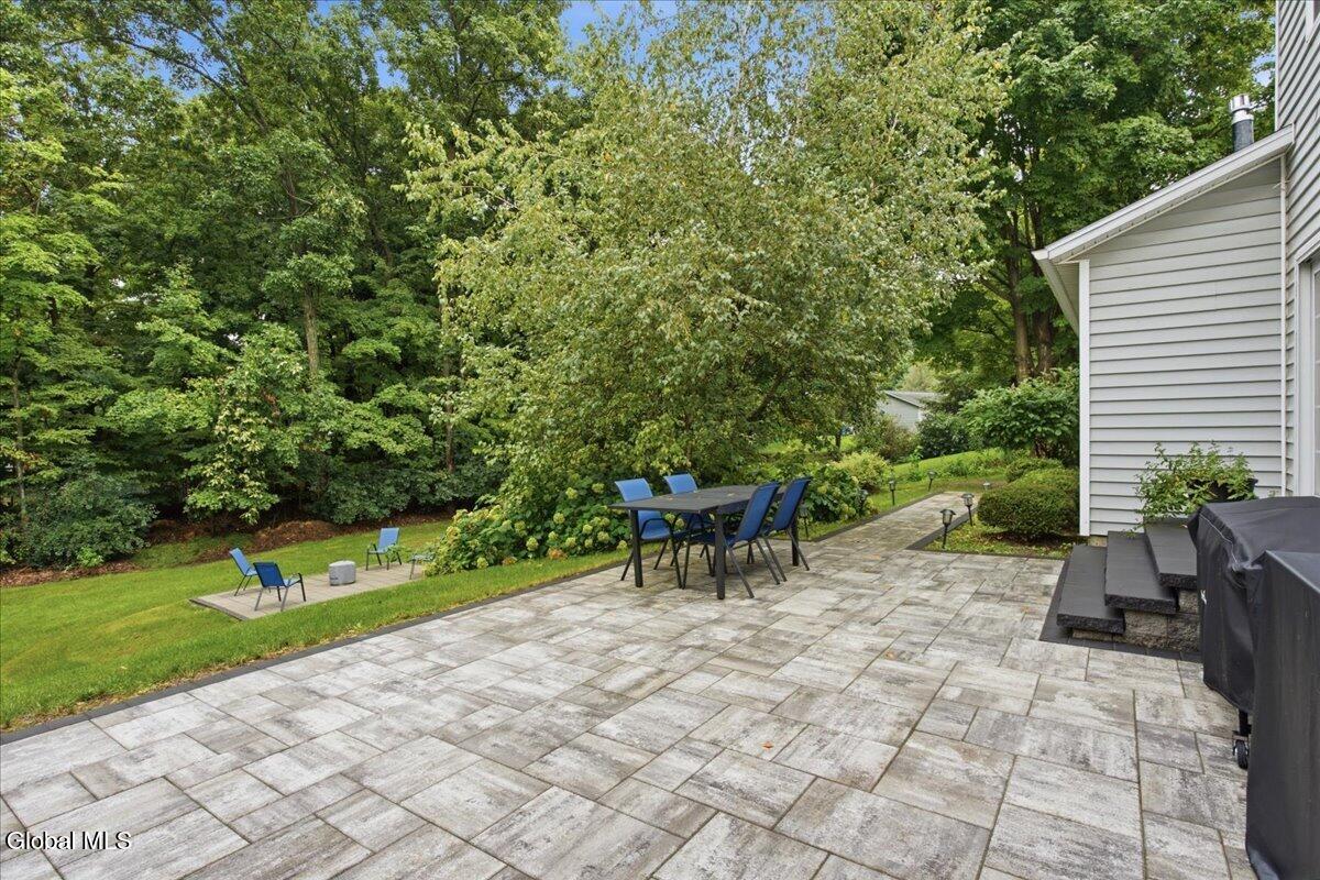 11 Tudor Street Clifton Park NY 12065