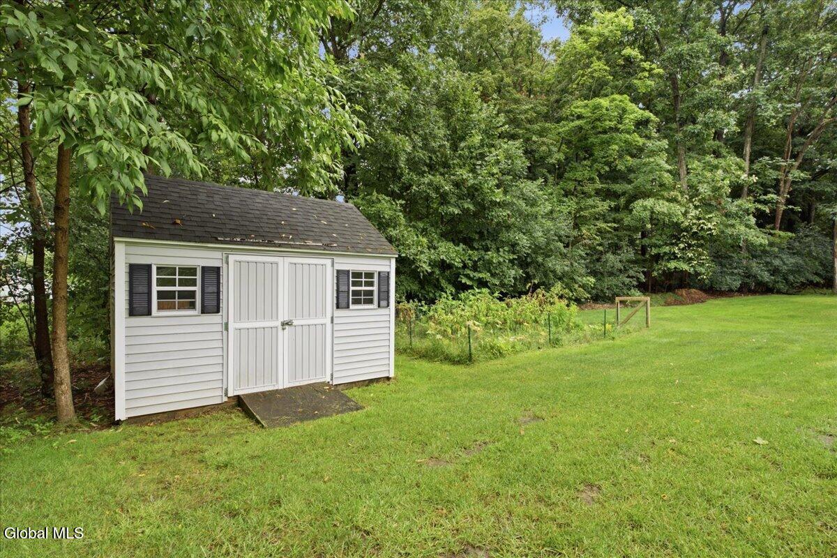 11 Tudor Street Clifton Park NY 12065
