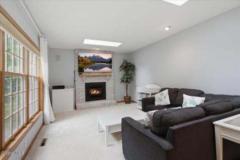 11 Tudor Street Clifton Park NY 12065