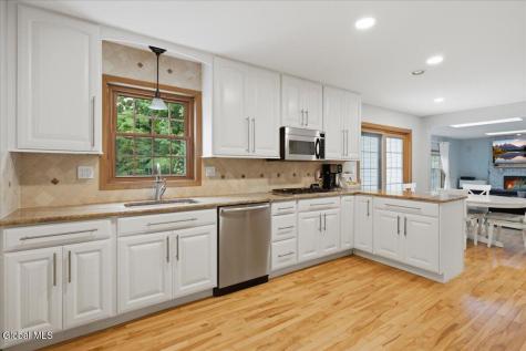 11 Tudor Street Clifton Park NY 12065