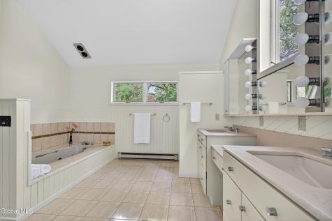876 Heather Lane Niskayuna NY 12309