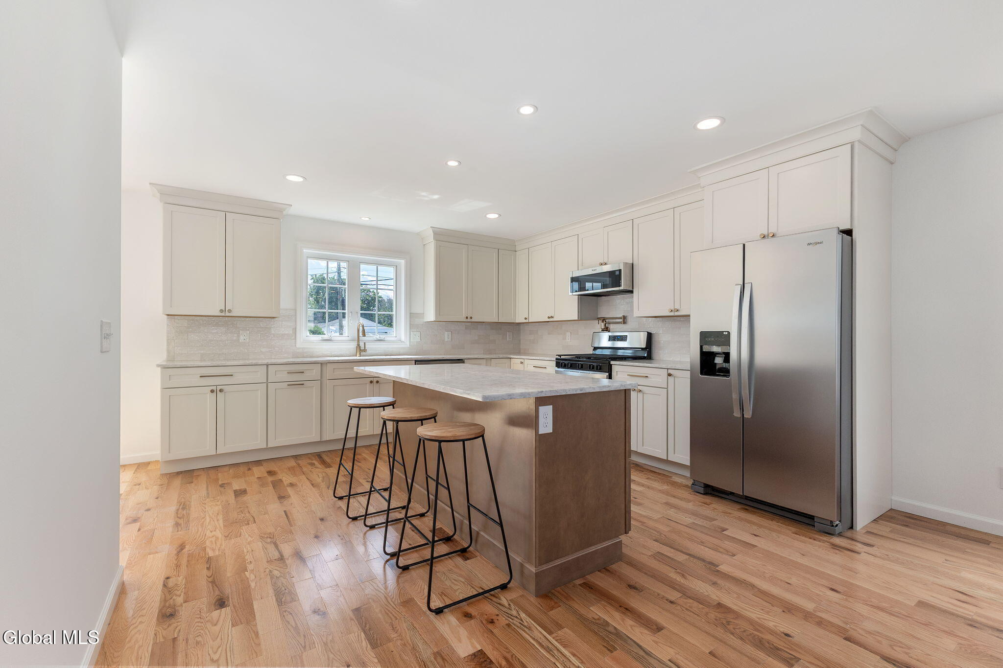 2104 Pinelawn Avenue Schenectady NY 12306