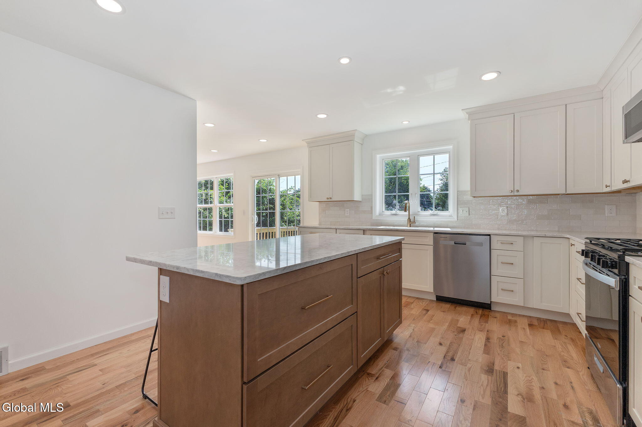 2104 Pinelawn Avenue Schenectady NY 12306