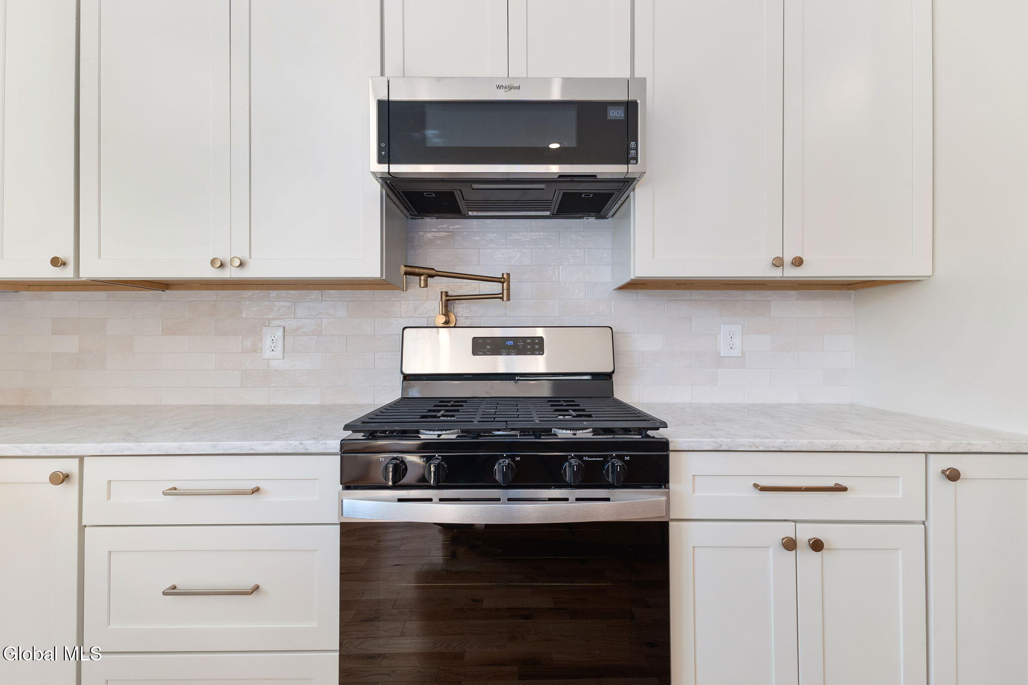 2104 Pinelawn Avenue Schenectady NY 12306