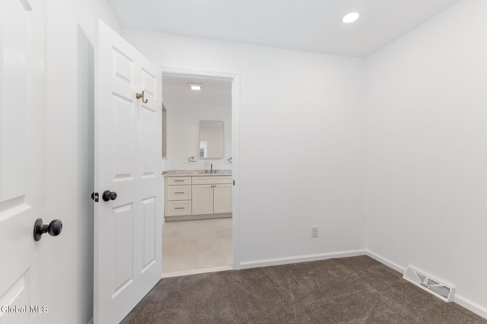 2104 Pinelawn Avenue Schenectady NY 12306