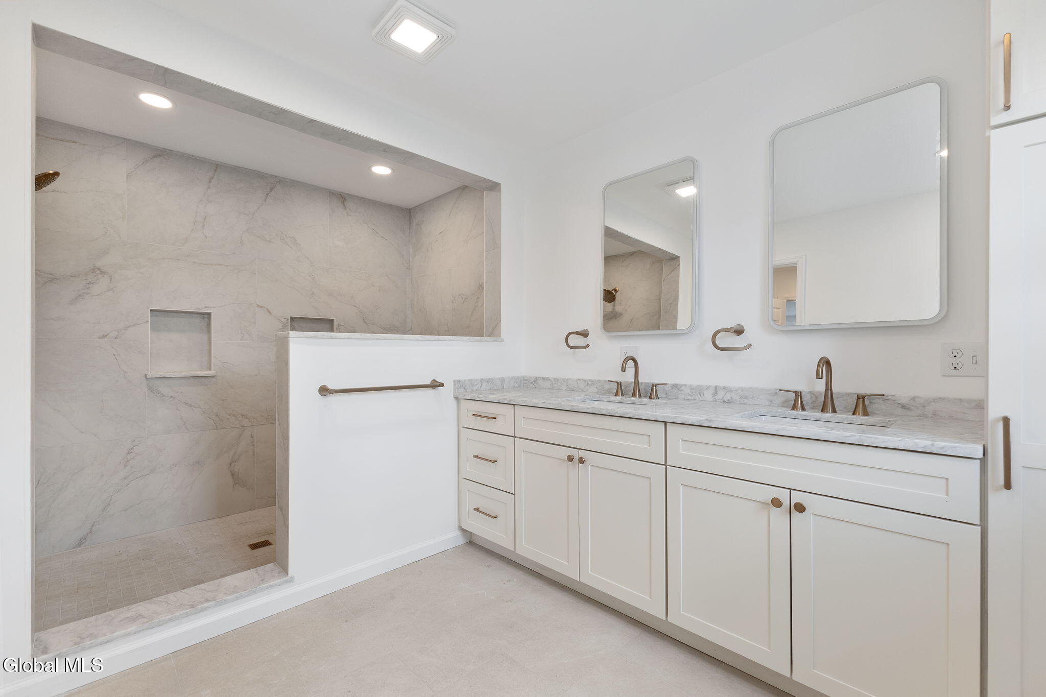 2104 Pinelawn Avenue Schenectady NY 12306