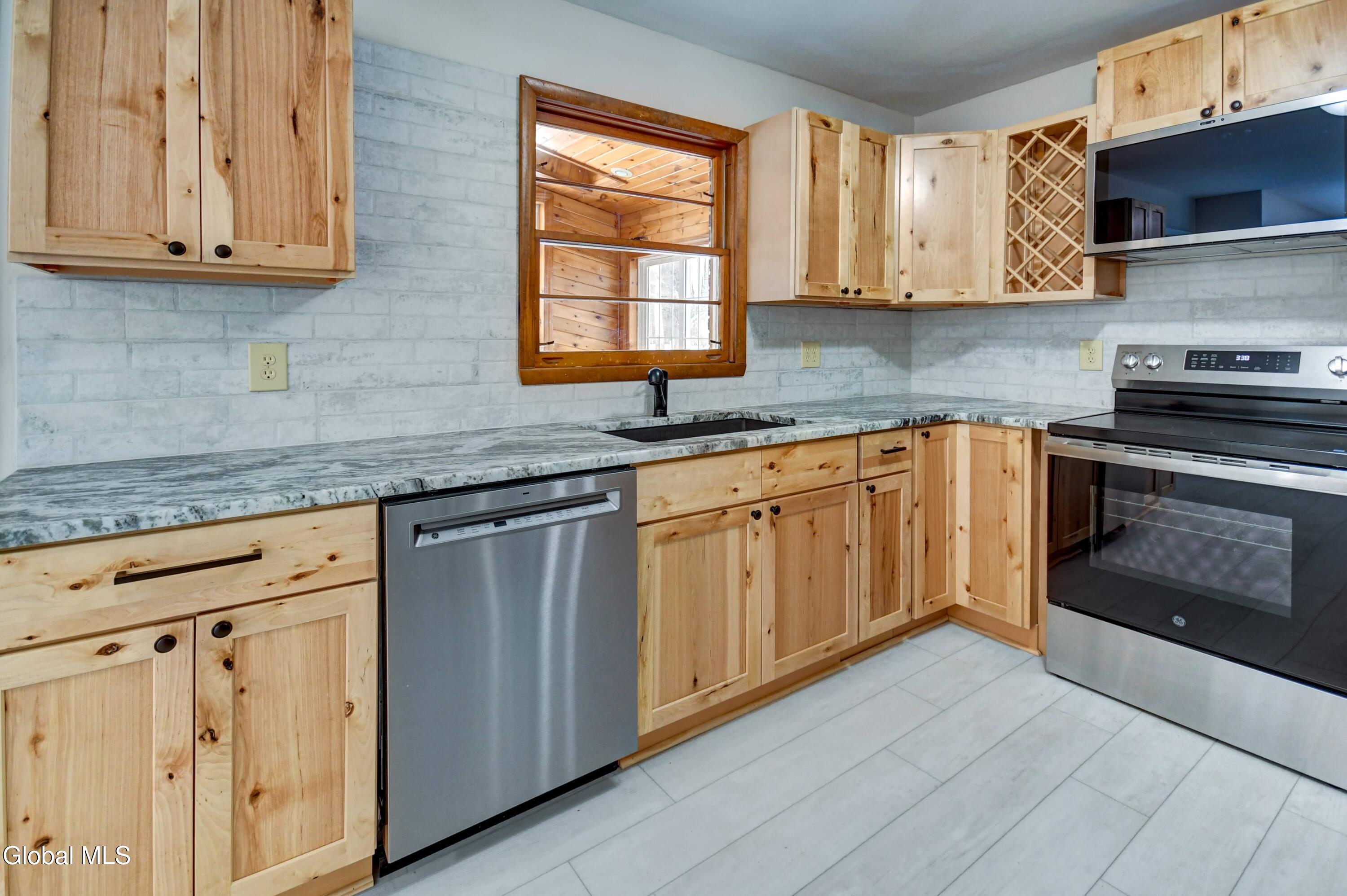 179 Steadwell Road Amsterdam NY 12010