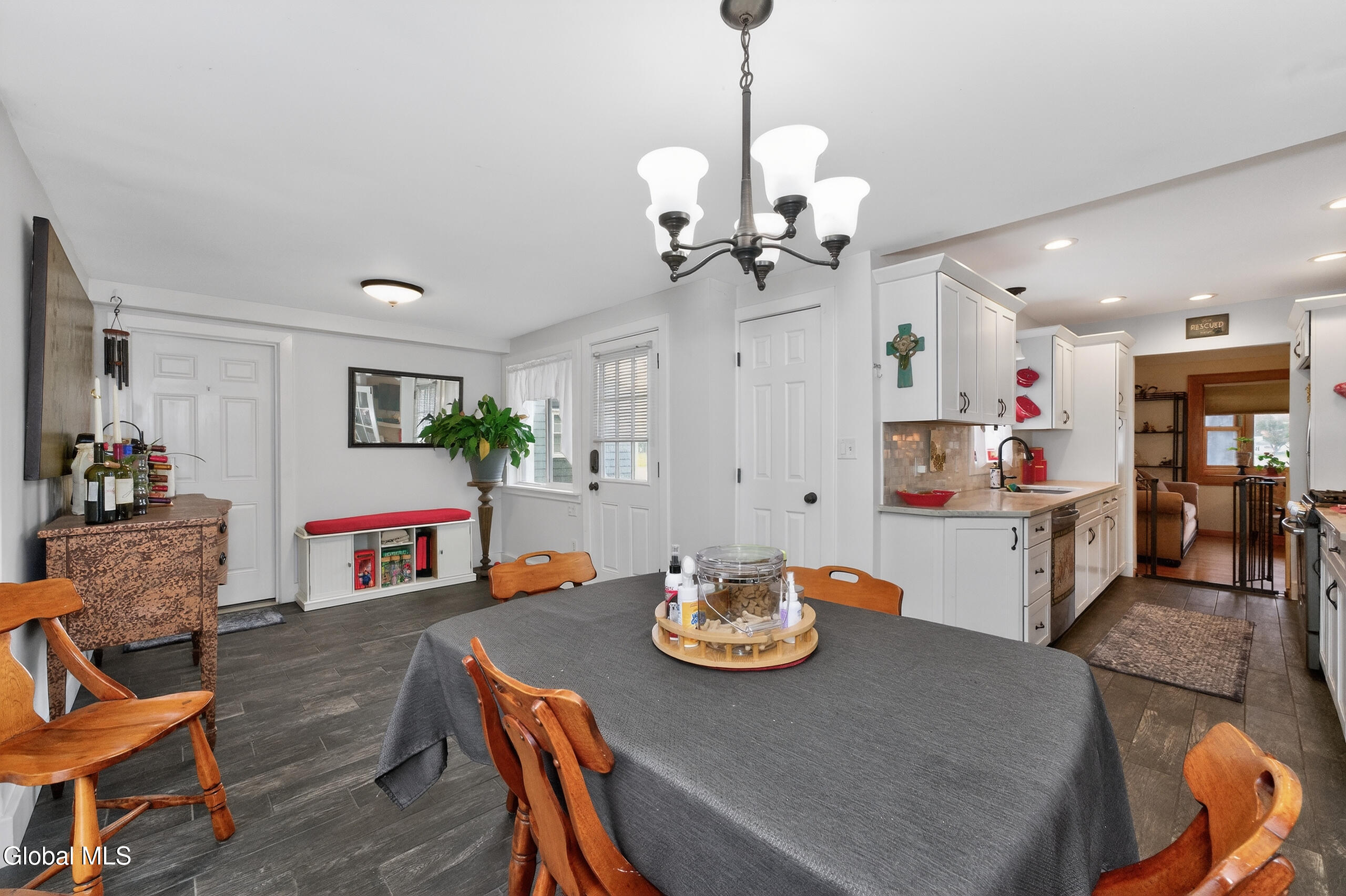 41 Vics Court Albany NY 12205