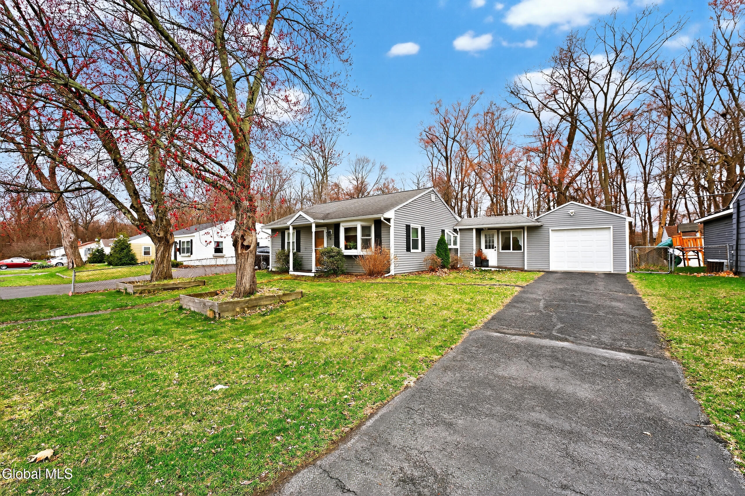 41 Vics Court Albany NY 12205