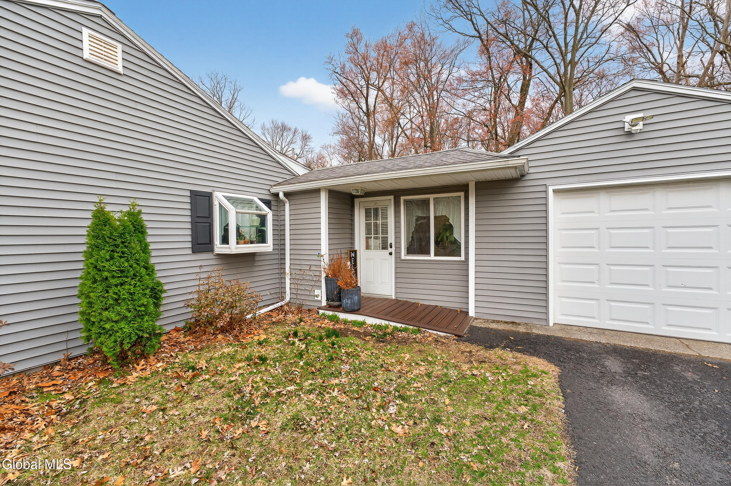 41 Vics Court Albany NY 12205
