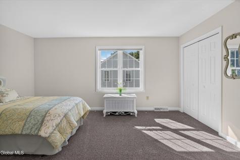 15 Julians Way Saratoga Springs NY 12866