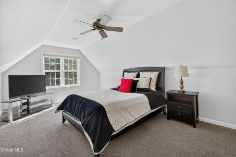 15 Julians Way Saratoga Springs NY 12866